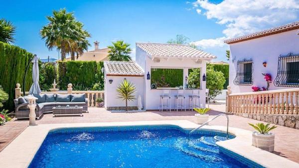 På billedet ses objektet Luxury Villa Sleeps 6 Spectacular Views in Javea beliggende i byen Jávea.