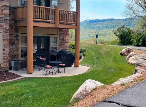 A la foto es mostra l'objecte Cowboy Ski Condo Near Powder Mountain Eden Utah All Season Retreat Golf and Ski Resort situat a la ciutat de Eden.