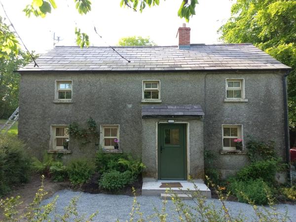 Na fotografii je vidět objekt Herdsmans Cottage nacházející se ve městě Slane.