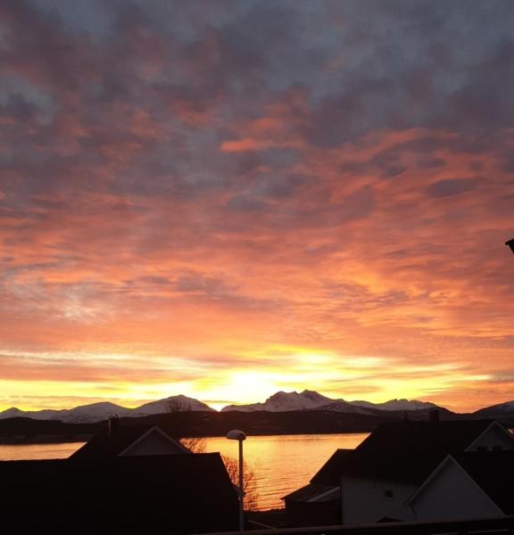 Modern house in chain with lovely views!, Tromsø