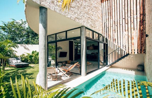 Na foto é possível ver o objeto Boho Jungle Villa - Pvt Pool -100mbs- Concierge 7A localizado na cidade de Tulum.