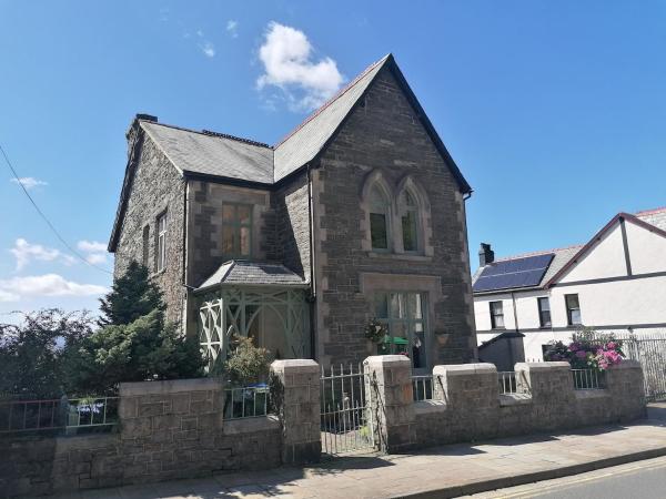 På bilden syns objektet Light Filled, Perfect Location, Old Chapel House som ligger i staden Blaenau-Ffestiniog.