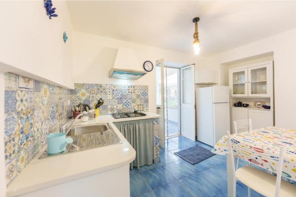 Na zdjęciu widoczny jest obiekt Bassa marea, grazioso alloggio. położony w mieście Procida.