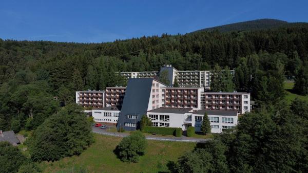 The photo shows the Resort Dlouhé Stráně located in the city of Přemyslov.