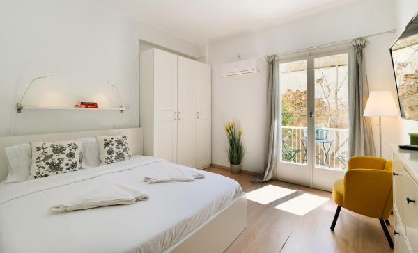 Ideal escape for 2, Atenas