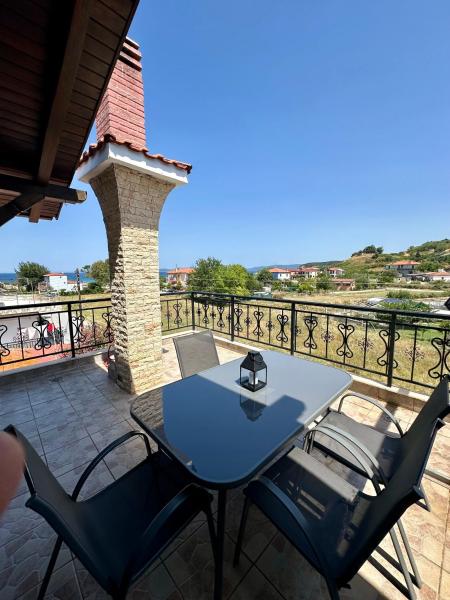 På billedet ses objektet Kings Apartments beliggende i byen Ierissos.