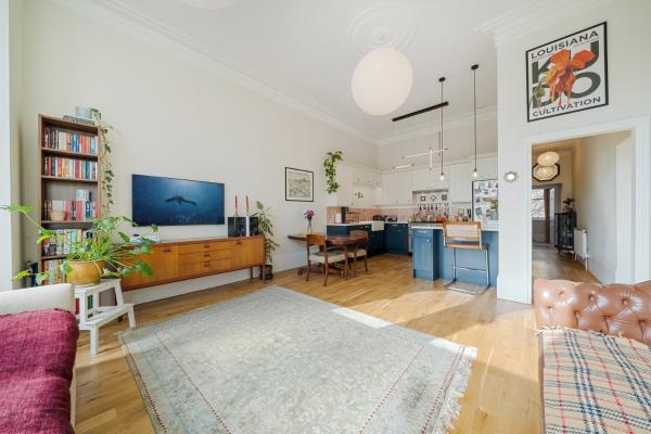 Spacious & Luxurious 2-Bedroom Edwardian Apartment photo 1