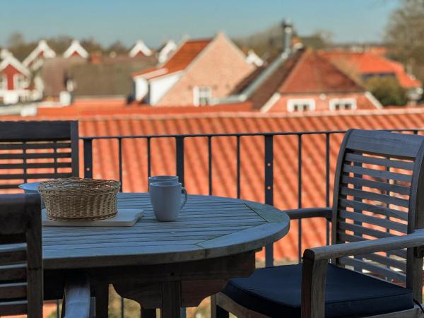 A la foto es mostra l'objecte Groote situat a la ciutat de Greetsiel.