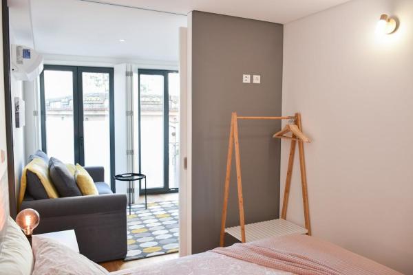 Foto 6: Central with balcony - 9 min-walk to Trindade