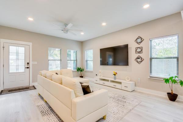 En la foto se muestra el objeto Pet-Friendly Pensacola Home: Central Location ubicado en la ciudad de Olive.
