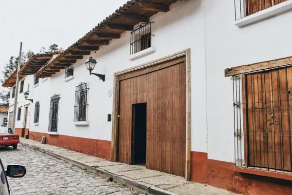A la foto es mostra l'objecte Casa en el Centro de Tapalpa situat a la ciutat de Tapalpa.