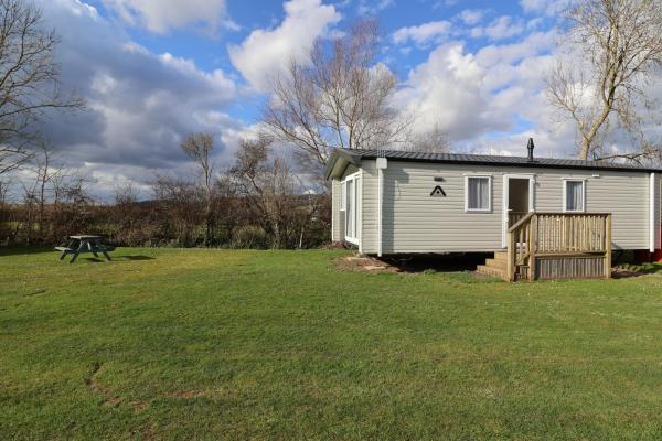 Na fotografii je vidět objekt The Roost - Family Friendly caravan near Glastonbury & Street nacházející se ve městě Compton.