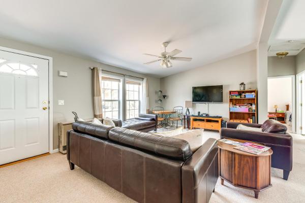 A la foto es mostra l'objecte Family Home in Arrowhead Lake with Fire Pit! situat a la ciutat de Clifton.