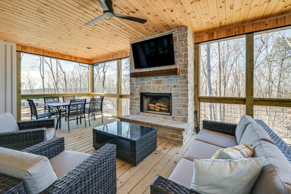Na fotografii je vidět objekt Nolin Lake Views Spacious Home in Clarkson! nacházející se ve městě McDaniels.