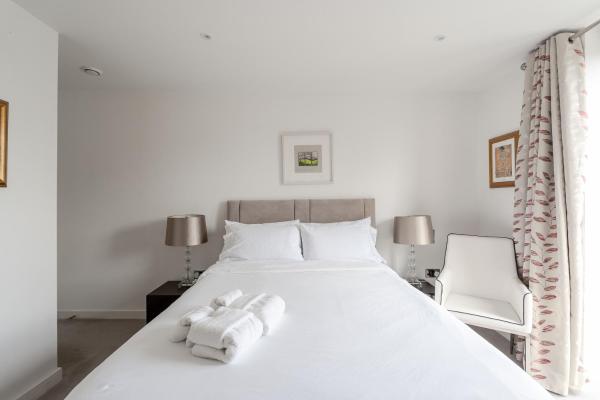 Fotografie 3: Modern, fully furnished apartment with ensuite, private balcony and elevator in Notting Hill