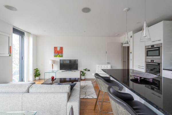 Fotografie 4: Modern, fully furnished apartment with ensuite, private balcony and elevator in Notting Hill