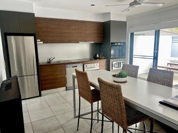 På bildet vises objektet Aqua Apartment 1 som ligger i byen Blueys Beach.