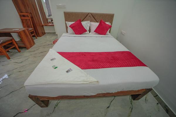 På billedet ses objektet PPH Living Jai Maruthi Boarding & Lodging beliggende i byen Kumbalgod.