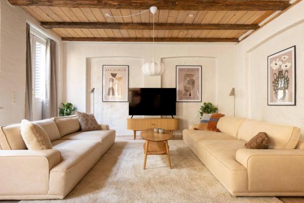 Charming 4BR Duplex in Nørrebro, Копенгаген