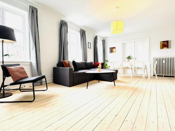 Photo 2 : aday - Pedestrian Beautiful 4 bedroom Apartment