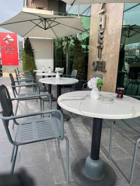 A la foto es mostra l'objecte Nüzhet Hotel situat a la ciutat de Kayseri.