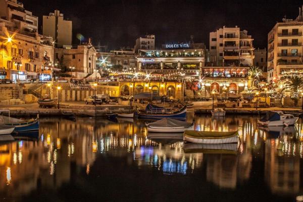 Modern Stay with Large Balcony in Spinola, St. Julian’s