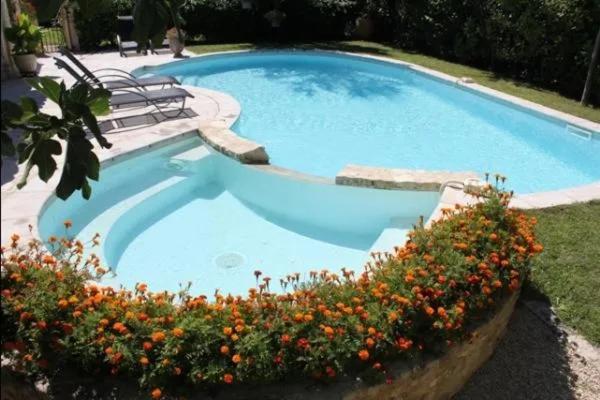 A la foto es mostra l'objecte Gîte une treille en provence situat a la ciutat de Saint-Didier.