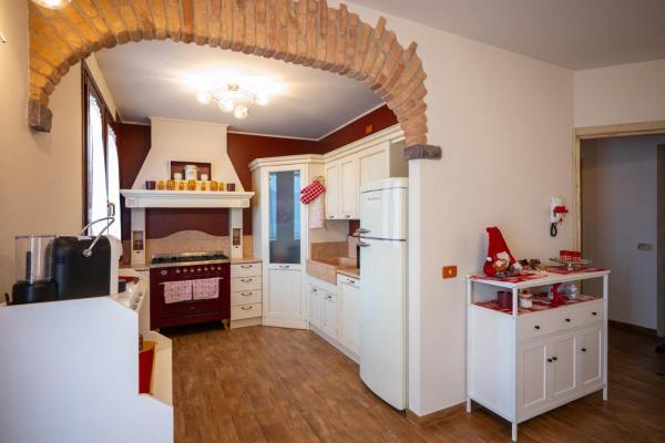 Na fotografii je vidět objekt Maison Casanova, Ossimo Superiore Ospitar nacházející se ve městě Ossimo.