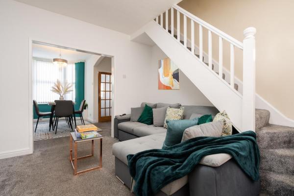 Na zdjęciu widoczny jest obiekt Entire 2 Bedroom Apartment-Free Parking & Super fast Internet - Sleeps 6 położony w mieście Birkenhead.