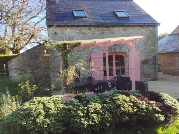 A la foto es mostra l'objecte Gîte les 3 petits porcelets situat a la ciutat de Théhillac.