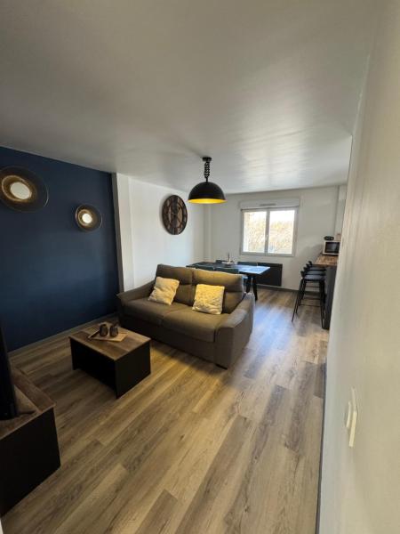 На фото показан объект Appartement 2 chambres 6 couchages Witry les Reims, расположенный в городе Caurel.