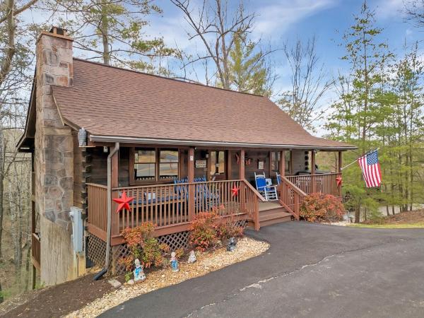 Фотография 3: ER107 - Smoky Mountain Charm - Great Location! Close To Town! cabin