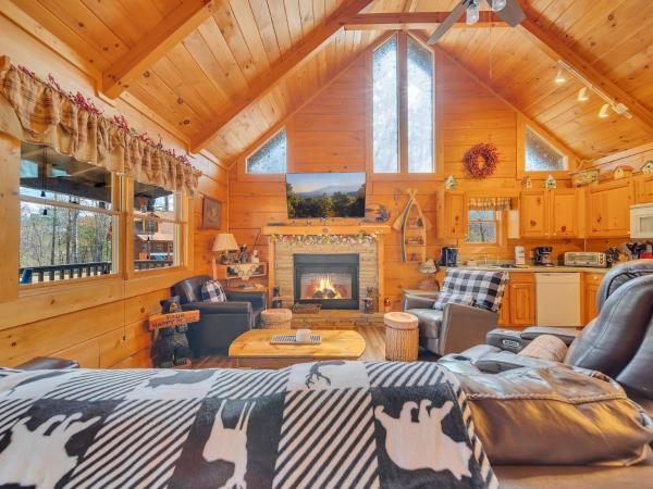 Фотография 7: ER107 - Smoky Mountain Charm - Great Location! Close To Town! cabin