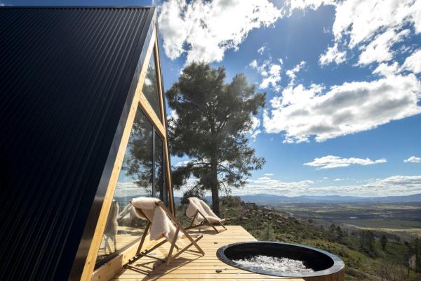 Auf dem Foto ist das Objekt TheVagar - Glamping Mountain Shelters in der Stadt Belmonte zu sehen.