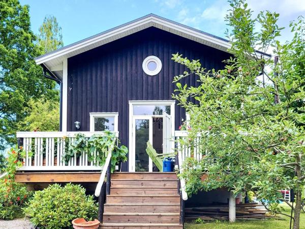 Na fotografii je vidět objekt 4 star holiday home in FRÄNDEFORS nacházející se ve městě Sörbo.