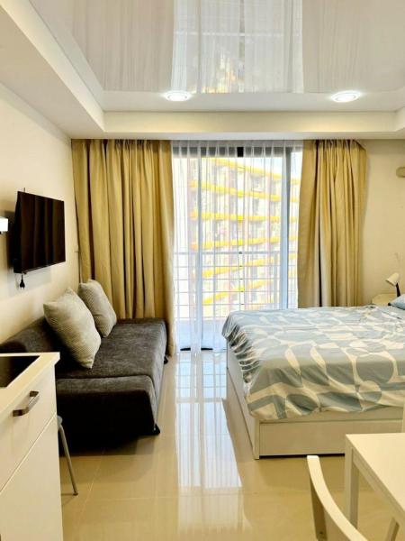 Na foto é possível ver o objeto New Apartment in 777 BEACH CONDO localizado na cidade de Ban Mai Chalae.
