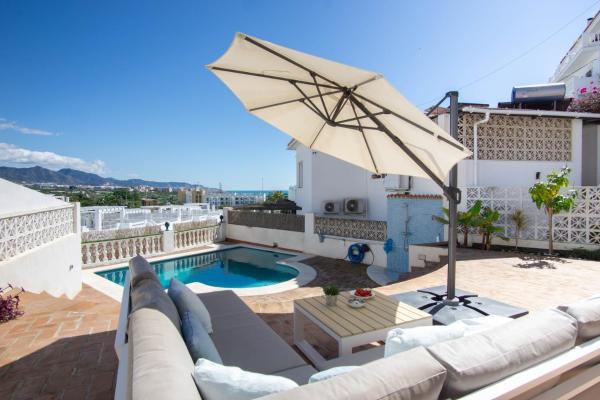 Na fotografii je vidět objekt Private Beach Villa for 6 with Seaview, Pool & Terrace nacházející se ve městě Nerja.