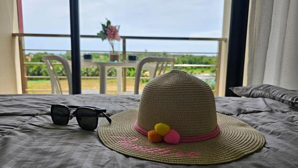 Na foto é possível ver o objeto Sunset view studio at 777 Beach Condo localizado na cidade de Ban Mai Chalae.