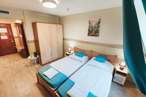 Na zdjęciu widoczny jest obiekt Dobay Panzió w Private Bathroom by NW położony w mieście Szigethalom.