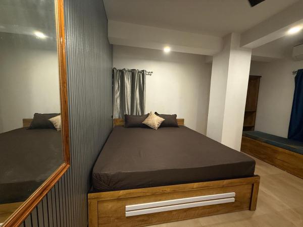 写真にはPakariāmukh市にある7BHK Innが写っています。