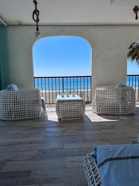 A la foto es mostra l'objecte Luxurious 3 bedroom apartment beachfront situat a la ciutat de Manilva.
