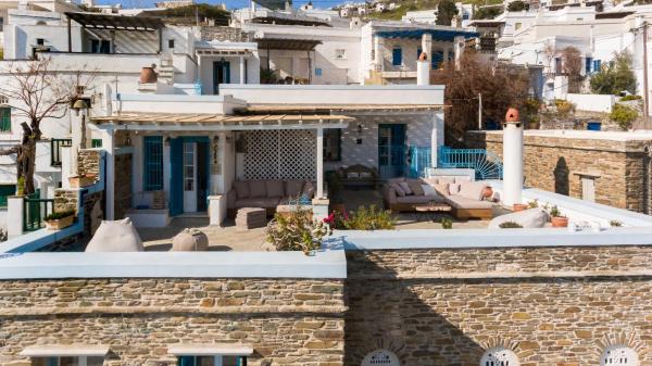 Na foto é possível ver o objeto Tinos Grand Villa 6BR 15ppl Infinite Views localizado na cidade de Triandáros.
