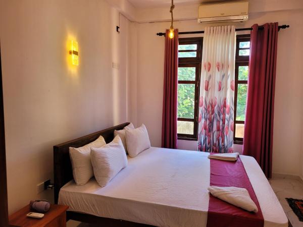 Na zdjęciu widoczny jest obiekt Pearl House Homestay położony w mieście Dickwella.