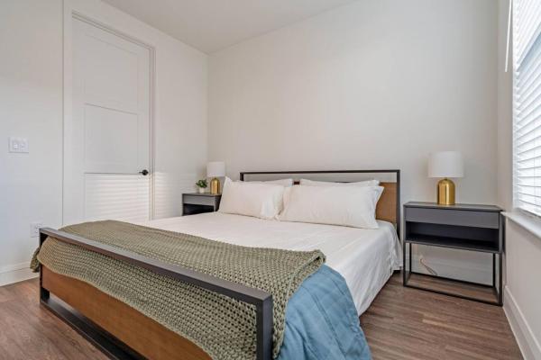 写真にはオースティン市にあるModern 1Bd1Ba Apt near UT DTが写っています。