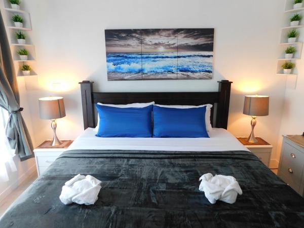 Photo 4 : Sunset 205, sleeps six, next door to the pool, 100m to the beach!