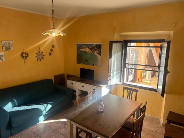 Na zdjęciu widoczny jest obiekt Tre e Trenta położony w mieście San Teodoro.