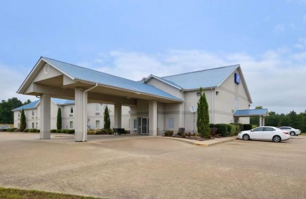 Na zdjęciu widoczny jest obiekt Comfort Crest Inn Smackover położony w mieście Camden.