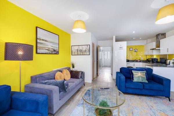 Foxherne 6 Bedroom And 2 Bath Serviced House 20 With Parking - Slough - Slough