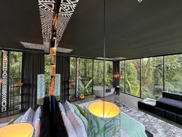 Na zdjęciu widoczny jest obiekt Thermae of Ubud położony w mieście Gianyar.