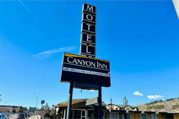 På bildet vises objektet Canyon Inn Motel Flagstaff AZ som ligger i byen Flagstaff.